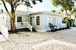 One-of-a-kindBeach, Village, Dock & Private Pool!
